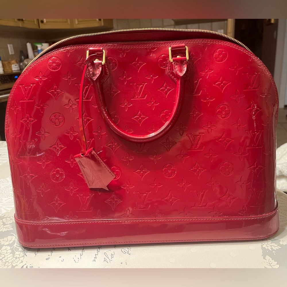 LOUIS VUITTON Pomme d'Amour Monogram Vernis Alma GM Bag
